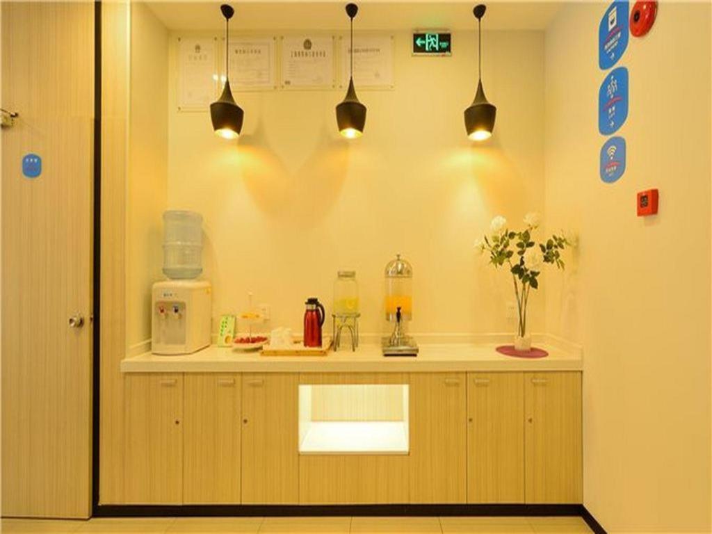 Hanting Hotel Shanghai Babaiban Pudian Road Subway Station Exterior foto